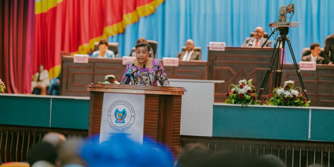 Budget 2026 : Judith Suminwa dépose un budget record de 59.020,5 milliards FC à l’Assemblée nationale